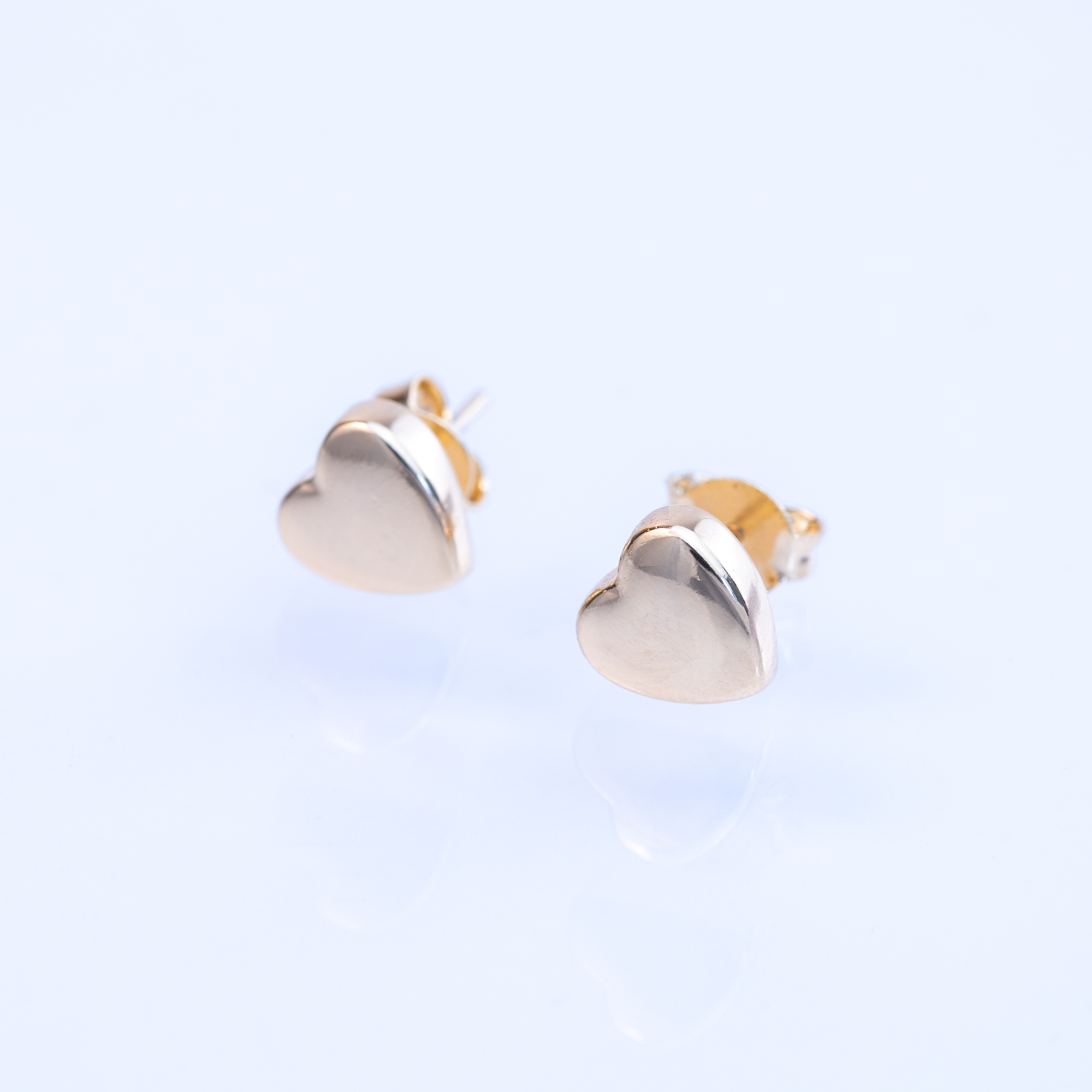 20145 Gold Heart Stud Earrings 7mm